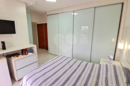 Sobrado à venda com 3 quartos, sendo 1 suíte,  em Jardim Leocádia, Sorocaba, SP