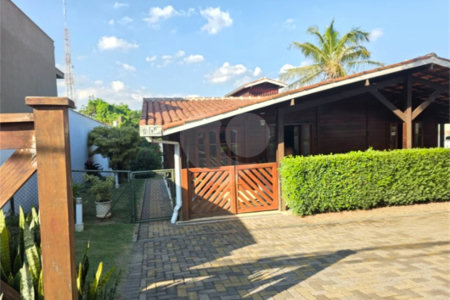 Casa à venda com 3 quartos, sendo 1 suíte, no condomínio Estância Marambaia, Vinhedo - SP
