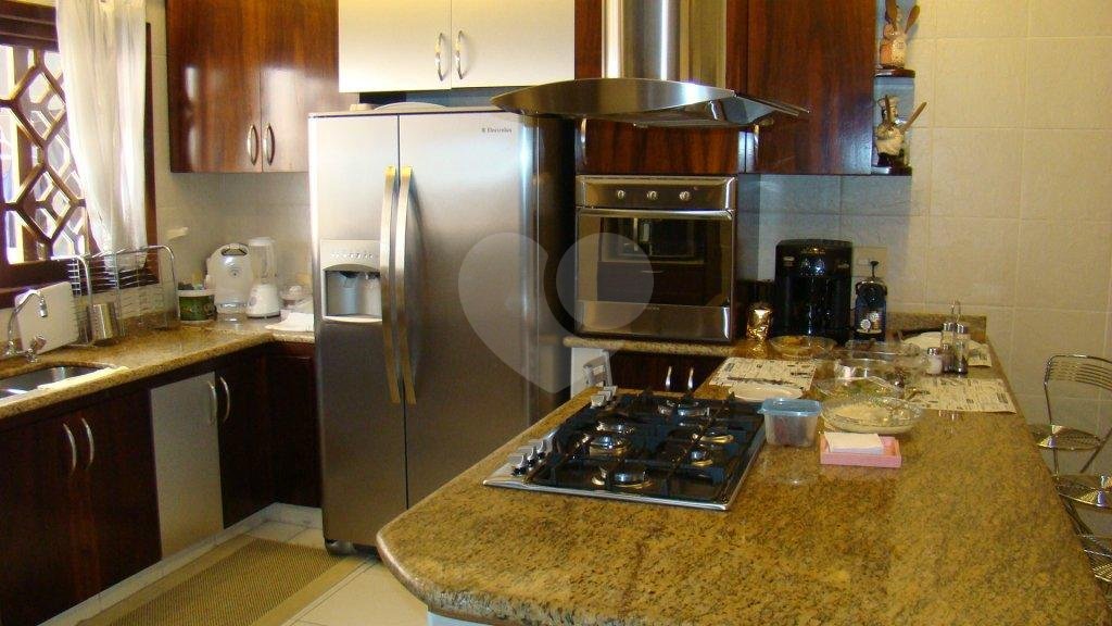 Sobrado à venda com 4 quartos, sendo 2 suítes,  em Alto da Boa Vista, São Paulo, SP