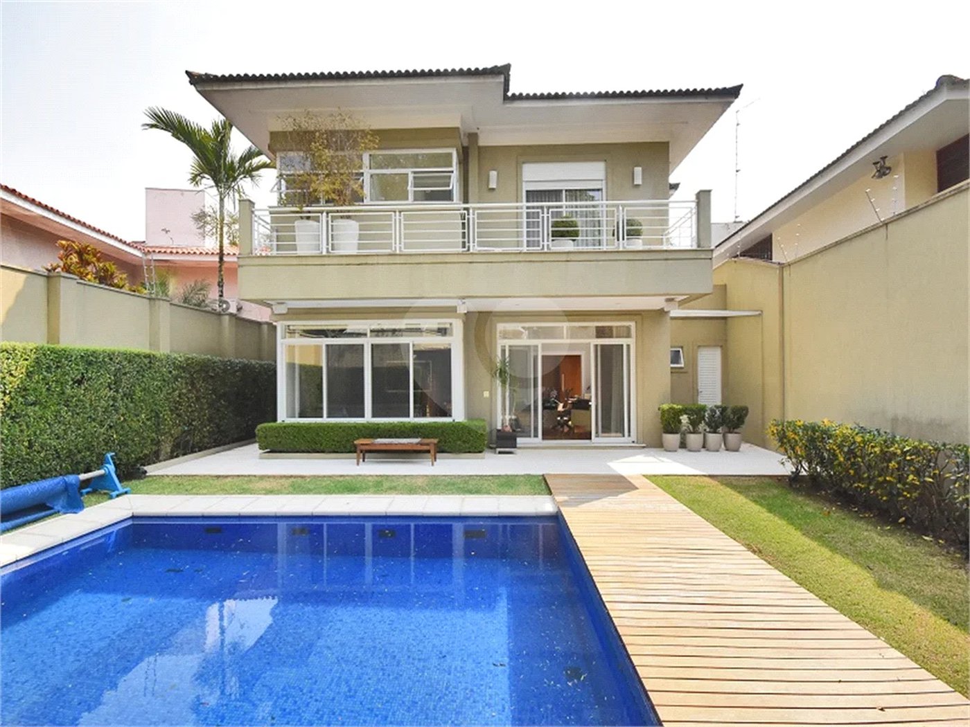 Casa impecável em terreno de 546m2