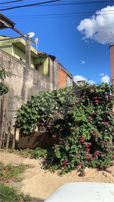 Terreno plano, no bairro Parque Sisi, com 125,00 m² de área.