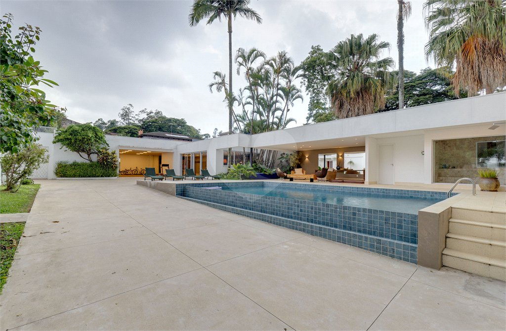Casa Térrea à venda ou para alugar com 4 suítes em Alto da Boa Vista, São Paulo, SP