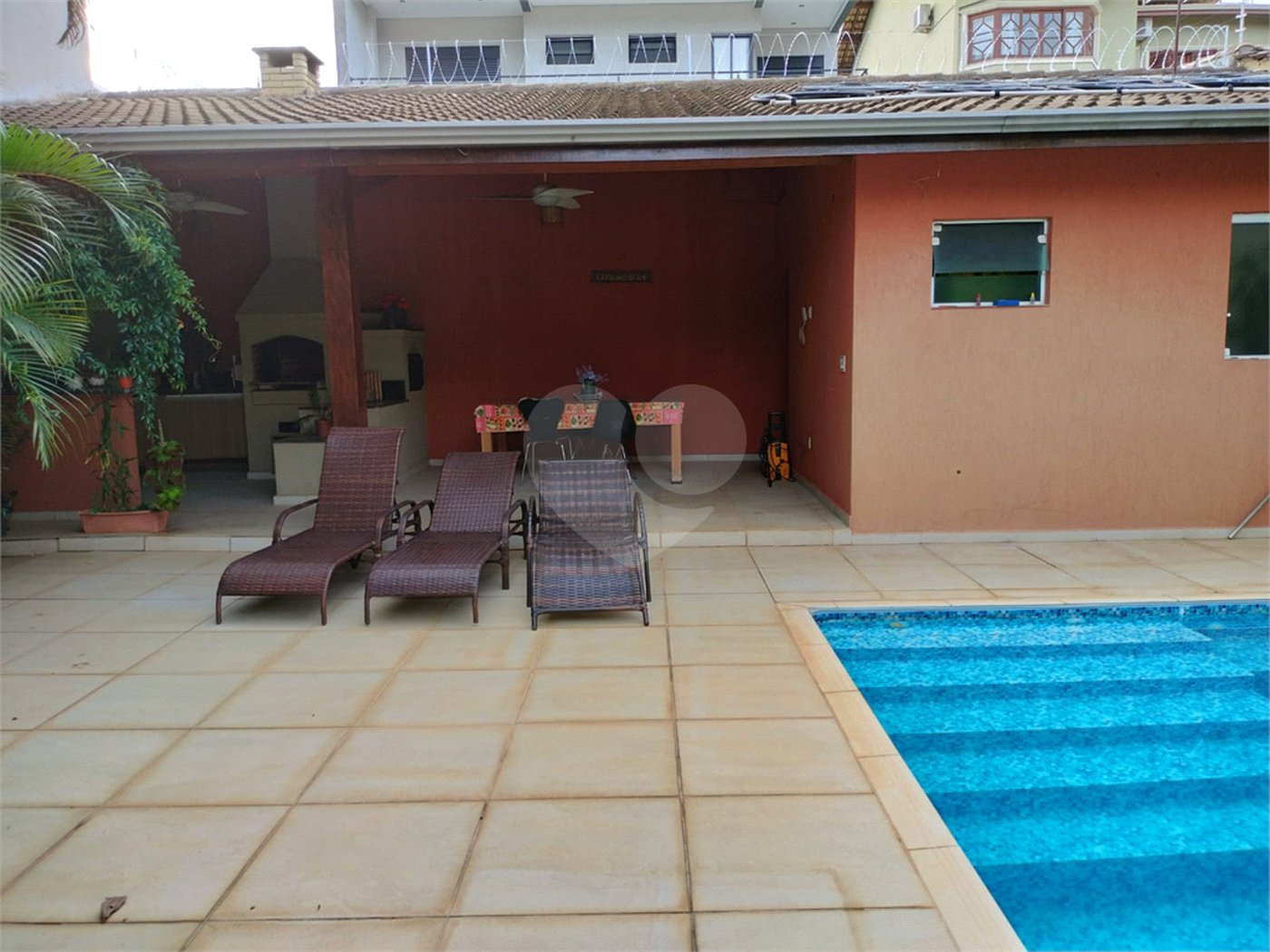Sobrado à venda com 4 quartos, sendo 2 suítes, em Vila Petrópolis, Atibaia, SP