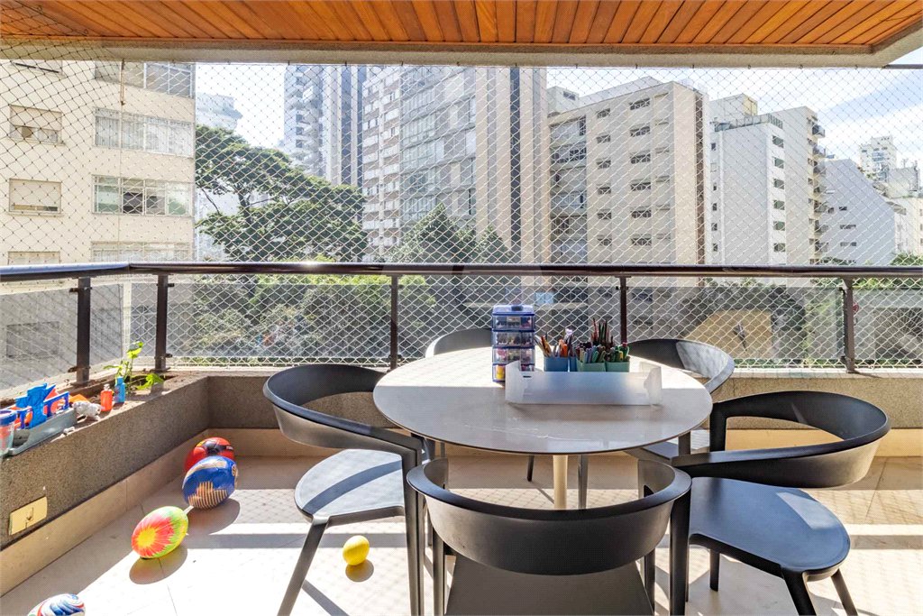 Apartamento à venda com 4 quartos, sendo 3 suítes, em Santa Cecília, São Paulo, SP