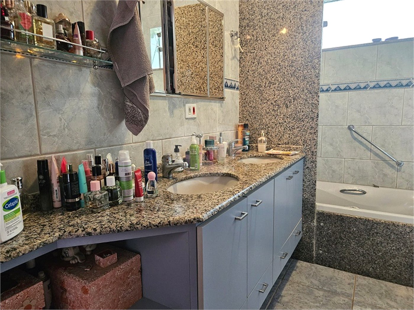Casa à venda com 4 quartos, sendo 3 suítes, em Jardim Tapajós, Atibaia, SP
