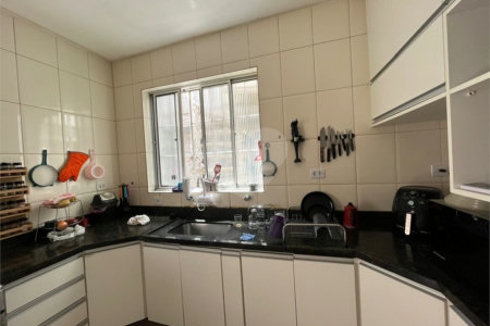 Sobrado à venda com 3 quartos, sendo 1 suíte, em Vila Paulicéia, São Paulo, SP