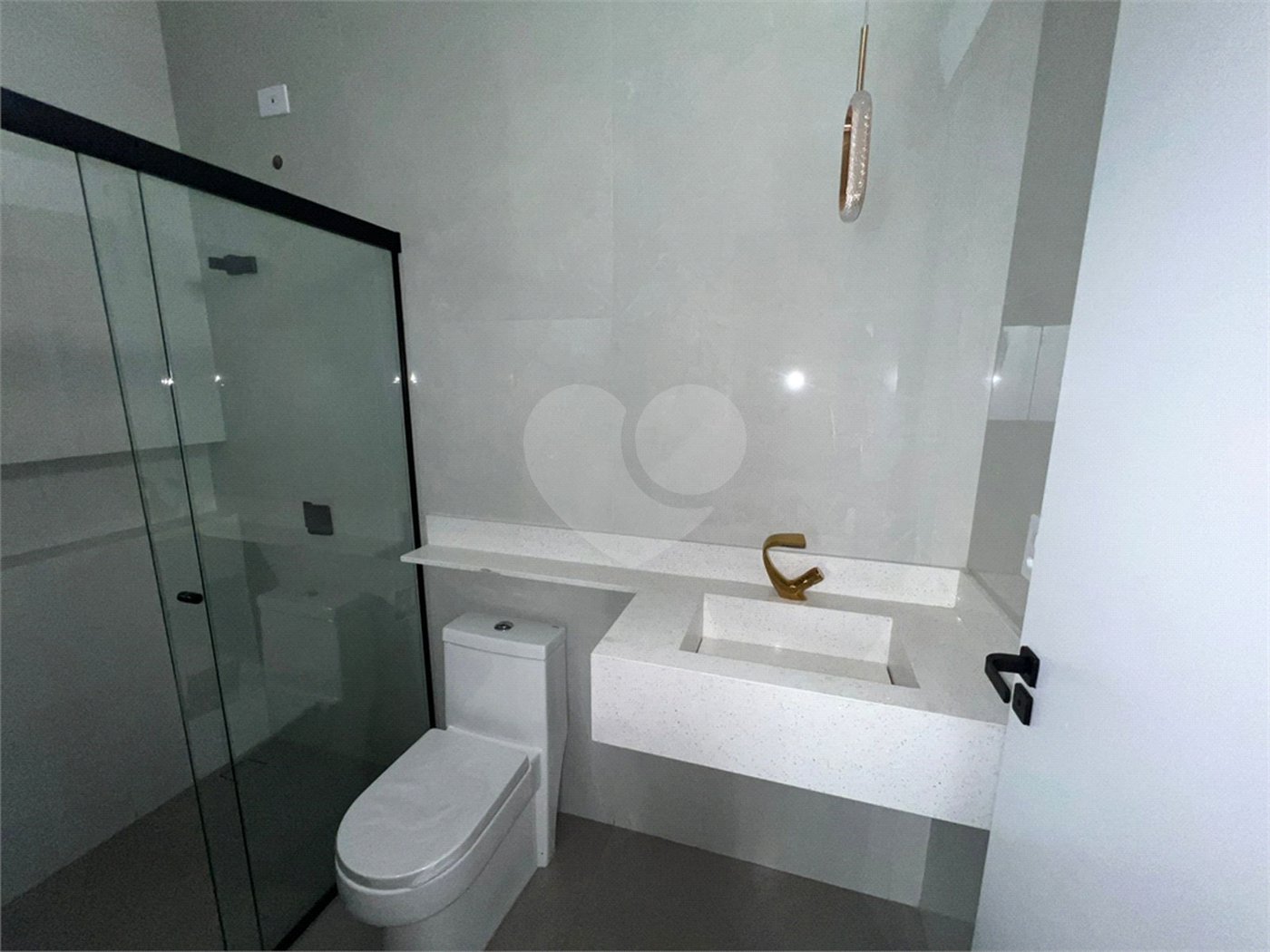 Casa à venda com 3 quartos, sendo 1 suíte, no condomínio Horto Florestal Villagio, Sorocaba - SP