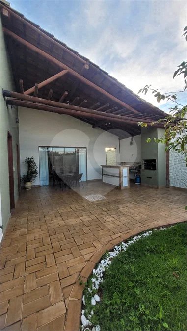 Casa Exclusiva com Pé-Direito Alto e Área Gourmet no Jardim Paraíso