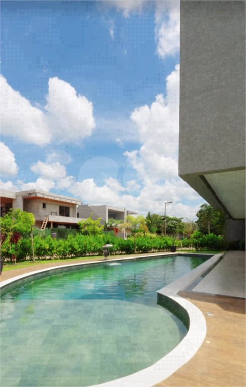 Casa à venda com 4 suítes no condomínio Figueira Garden, Atibaia - SP