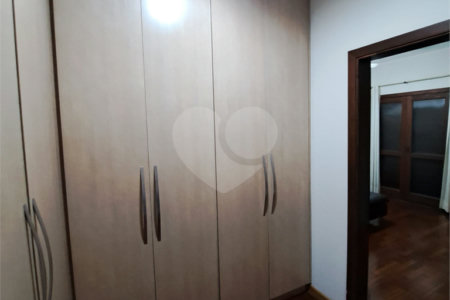 Sobrado à venda com 4 quartos, sendo 2 suítes, em Vila José Bonifácio, Araraquara, SP