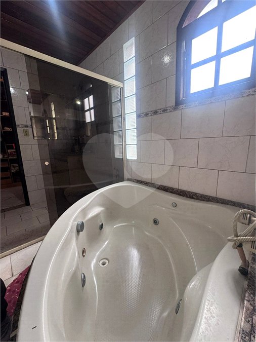 Casa à venda com 5 quartos, sendo 1 suíte, no condomínio Pedra Bonita, Rio de Janeiro - RJ