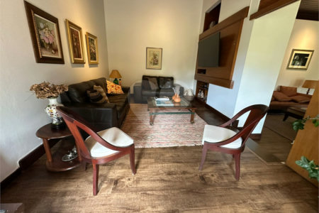 Casa à venda com 4 quartos, sendo 2 suítes,  no condomínio Chacara Marques, Santana de Parnaíba - SP