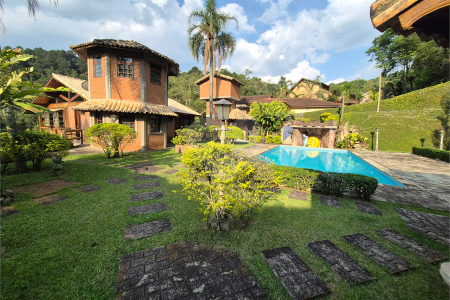 Casa à venda com 3 quartos, sendo 1 suíte, no condomínio Alpes da Cantareira, Mairiporã - SP