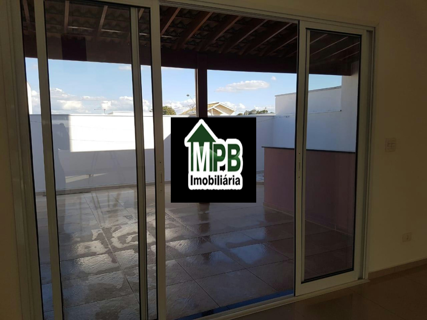 Sobrado à venda com 3 quartos, sendo 1 suíte, no condomínio Horto 3, Sorocaba - SP