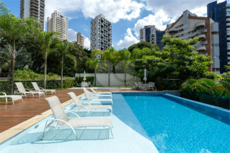 Apartamento à venda com 3 suítes em Vila Suzana, São Paulo, SP