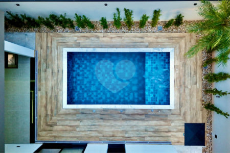 Casa térrea 3 dormitórios (3 suítes), espaço gourmet, piscina, 2 vagas garagem, condomínio fechado com ampla área lazer