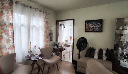 Casa à venda com 5 quartos, sendo 3 suítes,  no condomínio Village Texeira Campos, Rio de Janeiro - RJ