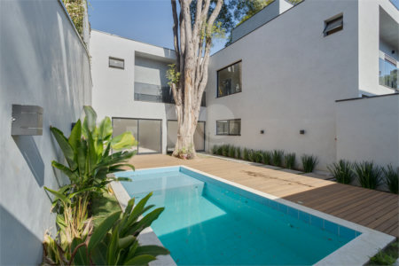 Casa à venda com 4 suítes no condomínio Villa Suiça, São Paulo - SP