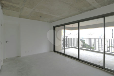 Apartamento à venda com 3 suítes em Moema, São Paulo, SP