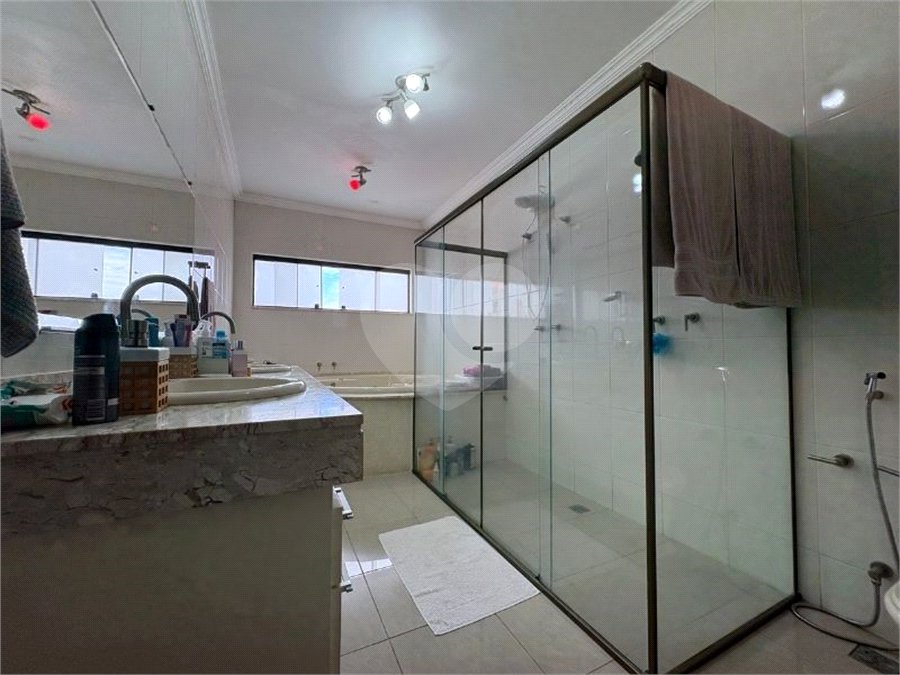 Casa à venda com 4 suítes no condomínio Granja Olga II, Sorocaba - SP