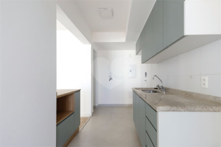 Apartamento à venda com 3 suítes em Vila Anastácio, São Paulo, SP