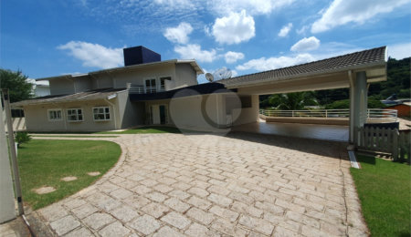 Casa à venda com 5 suítes no condomínio Vila Hípica I, Vinhedo - SP