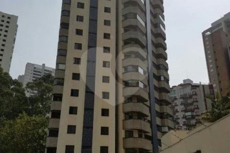 Apartamento à venda com 3 quartos, sendo 1 suíte, em Vila Andrade, São Paulo, SP