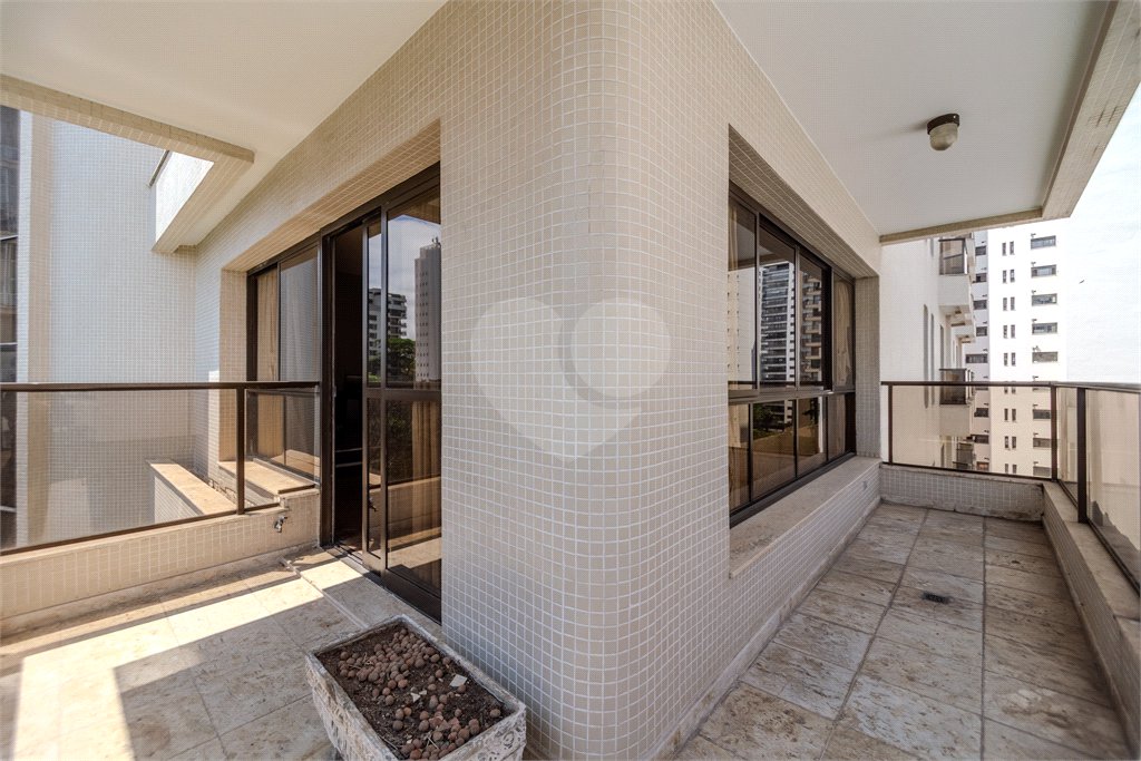 Apartamento à venda com 3 suítes em Moema, São Paulo, SP