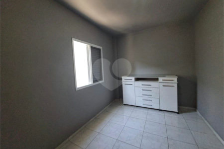 Casa à venda com 2 quartos no condomínio Karolyne, Votorantim - SP
