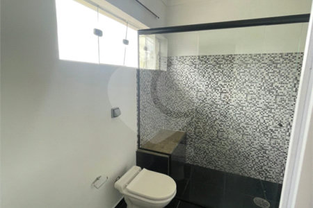 Sobrado à venda com 3 quartos, sendo 2 suítes,  em Vila Oliveira, Mogi das Cruzes, SP