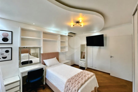 Casa à venda com 4 quartos, sendo 2 suítes,  no condomínio Granja Vianna II, Cotia - SP