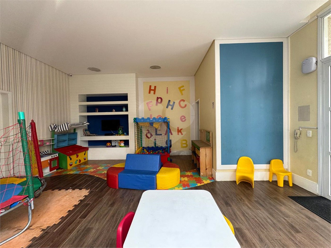 Apartamento à venda com 3 quartos, sendo 1 suíte, em Vila Gilda, Santo André, SP