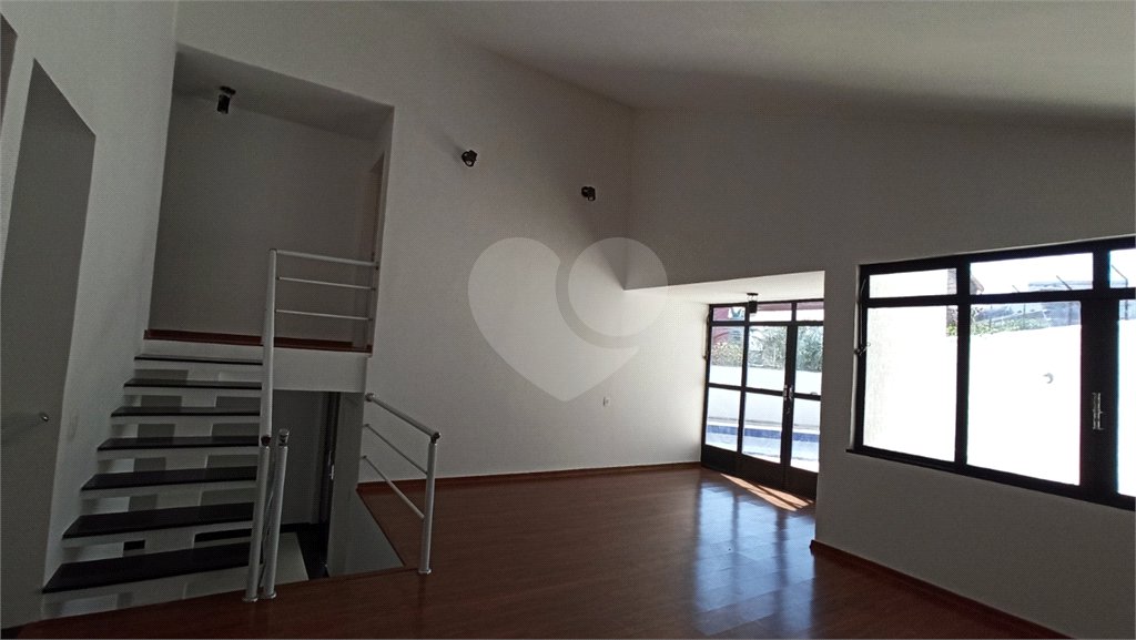Sobrado para alugar com 3 quartos, sendo 1 suíte,  em Vila Oliveira, Mogi das Cruzes, SP
