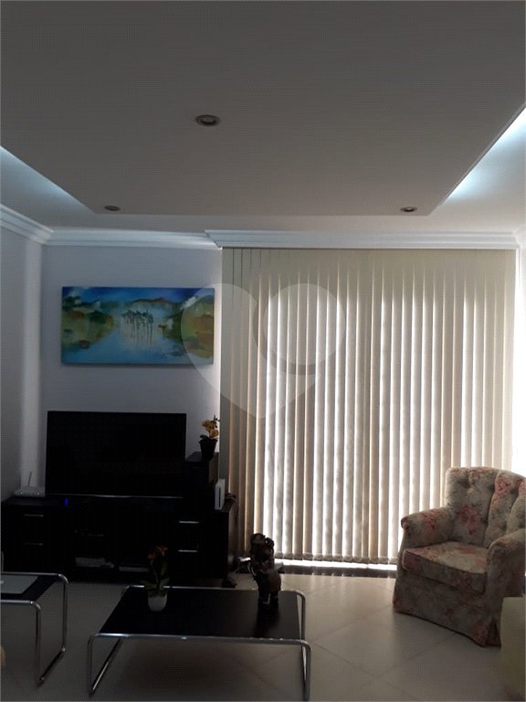 Sobrado à venda com 3 quartos, sendo 1 suíte, em Jardim Santa Mena, Guarulhos, SP