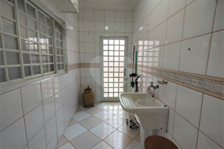Sobrado à venda ou para alugar com 3 quartos, sendo 1 suíte,  em Jardim Itália, Itapetininga, SP