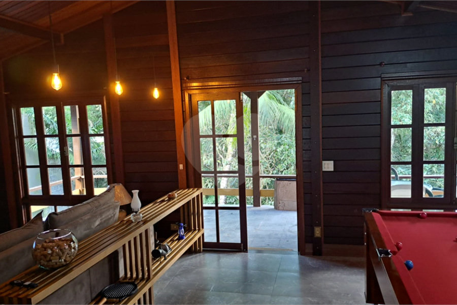 Casa à venda com 3 quartos, sendo 1 suíte, no condomínio Alpes da Cantareira, Mairiporã - SP