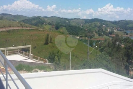 Casa à venda com 4 quartos, sendo 2 suítes,  no condomínio Jardim Imperador, Igaratá - SP