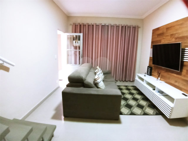 Sobrado à venda com 3 quartos no Brasilândia, São Paulo, SP