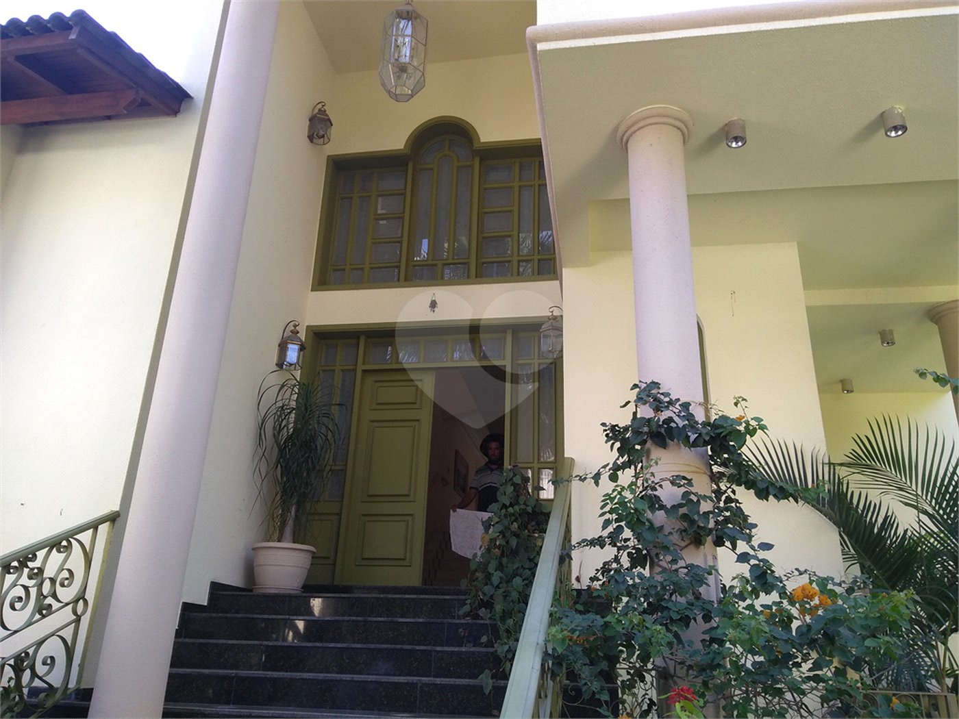 Sobrado à venda com 4 quartos, sendo 3 suítes,  em Horto, São Paulo, SP