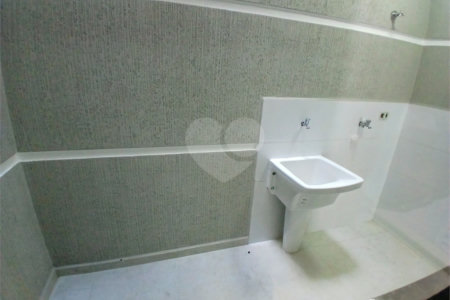 Sobrado à venda com 3 quartos, sendo 1 suíte,  em Parque Vitória, São Paulo, SP