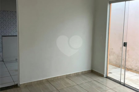 Casa à venda com 2 quartos em Vila Carvalho, Itapetininga, SP