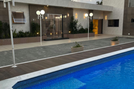 Casa à venda com 8 quartos, sendo 2 suítes, em Flórida, Praia Grande, SP