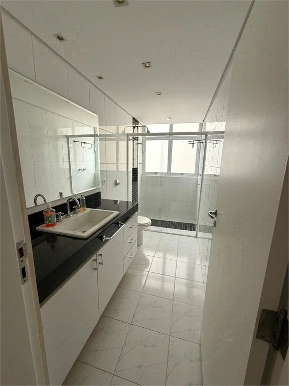 Triplex à venda ou para alugar com 3 suítes em Vila Suzana, São Paulo, SP