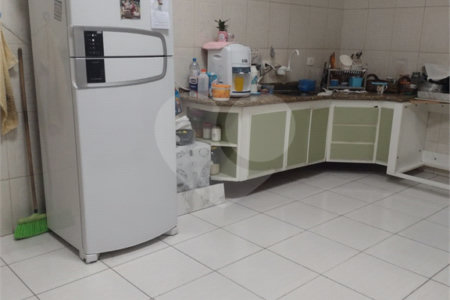 Sobrado à venda com 3 quartos, sendo 1 suíte, em Jardim da Mamãe, Guarulhos, SP