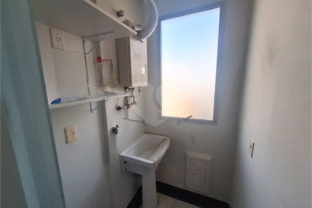 Apartamento para locação com 2 dormitórios, sendo 1 suíte com 02 vagas, totalmente climatizado nos 3 ambientes