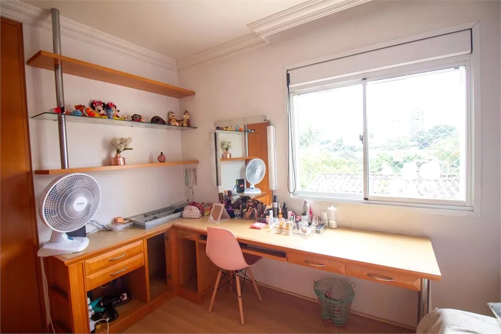 Casa à venda com 4 quartos, sendo 3 suítes, no condomínio Residencial Sans Souci, São Paulo - SP
