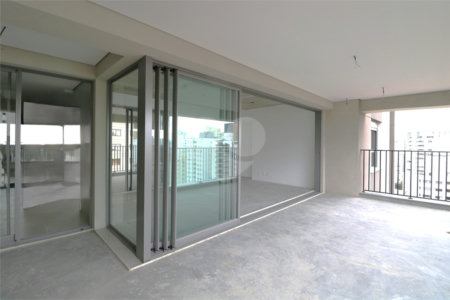 Apartamento à venda com 3 suítes em Moema, São Paulo, SP