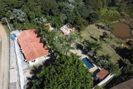 Chácara à venda ou para alugar com 5 quartos, sendo 4 suítes,  em Ouro Fino, Santa Isabel, SP
