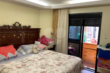 Apartamento à venda com 4 quartos, sendo 2 suítes,  em Moema, São Paulo, SP