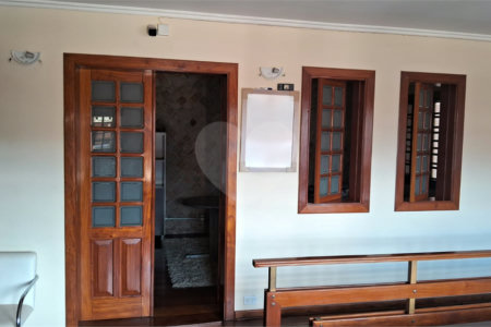 Sobrado à venda com 4 quartos, sendo 2 suítes, em Jardim Quisisana, Poços de Caldas, MG